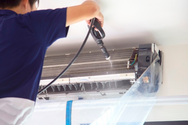 Deep cleaning mini split air conditioning system in New Jersey for improved efficiency and air quality Deep cleaning mini split air conditioning system in New Jersey for improved efficiency and air quality